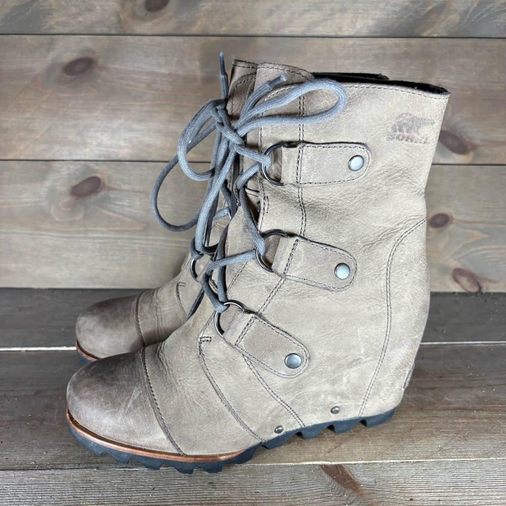 sorel joan of arctic wedge II women size 7 shoes brown leather hidden wedge boot